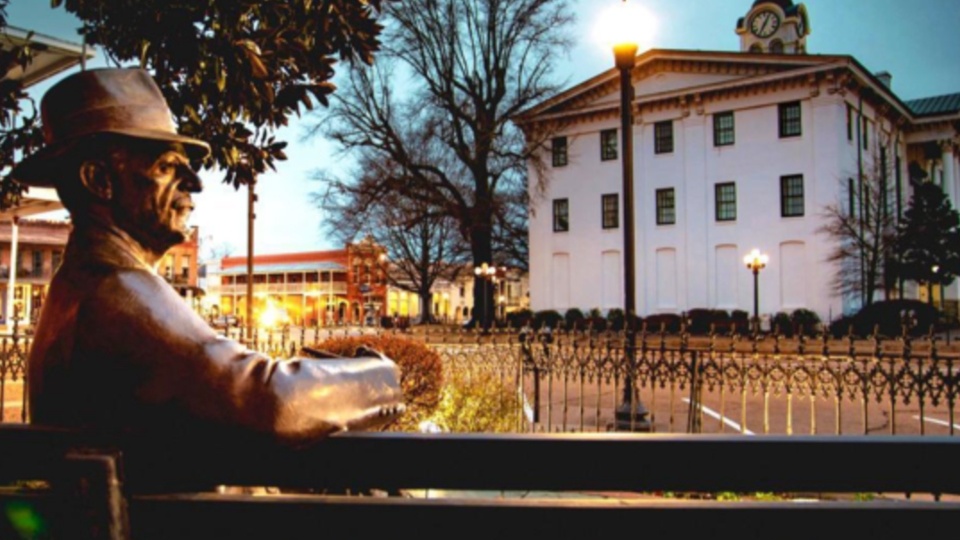 This Mississippi Town Is Heaven for Book Lovers