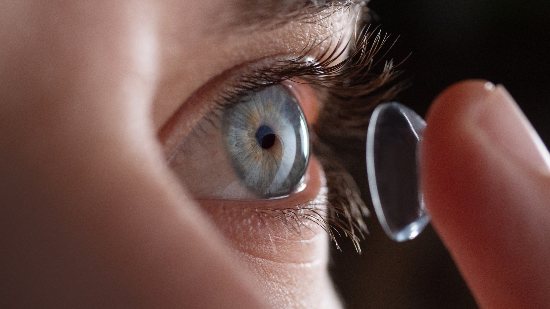 Daily, weekly and monthly contact lenses each offer different benefits based on your lifestyle.