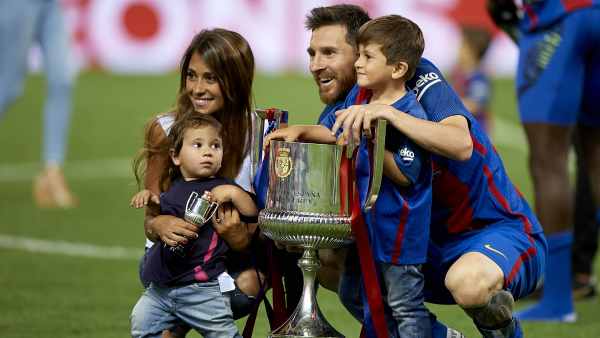 MADRID, SPAIN - MAY 27: Lionel Messi of FC Barcelona celebrates with his wife Antonella Roccuzzo and childrens after winning the Copa Del Rey Final match between FC Barcelona and Deportivo Alaves at Vicente Calderon stadium on May 27, 2017 in Madrid, Spain. (Photo by Quality Sport Images/Getty Images)