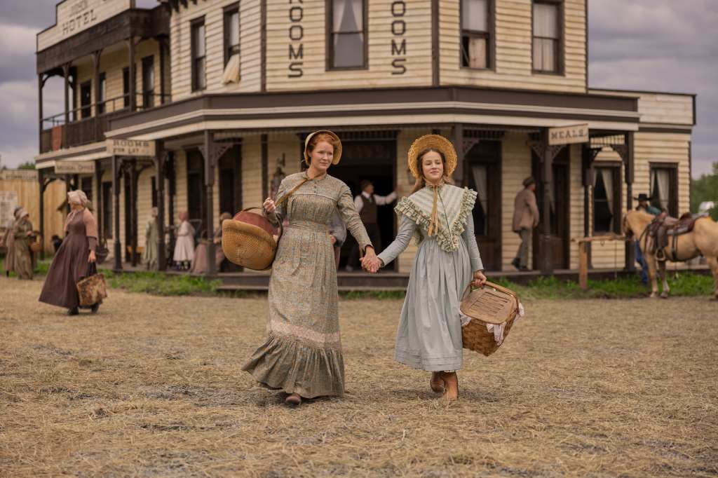Crosby Fitzgerald as Caroline Ingalls and Skywalker Hughes as Mary Ingalls 'Little House on the Prairie'