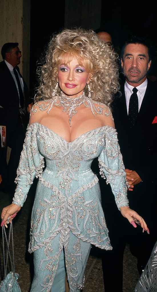 Dolly Parton arrives at the premiere of 'Steel Magnolias.'