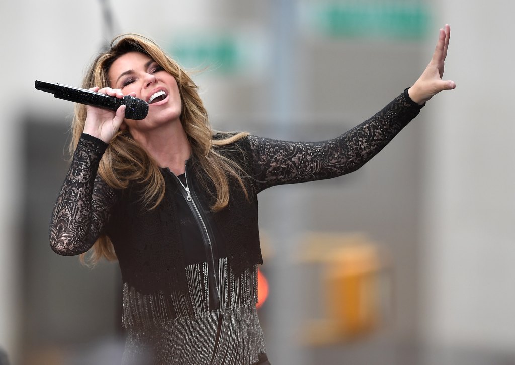 Shania Twain Shares What's on her bookshelf