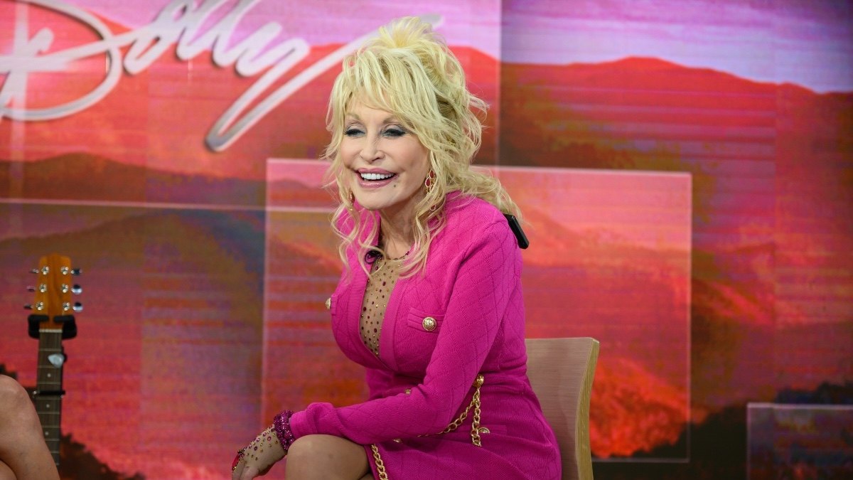 Dolly Parton, 80, Faced Kidney Stones for Years: See the Symptoms Women Should Never Ignore