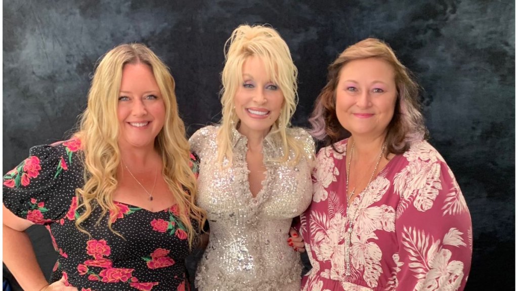 Carey Ostergard-Vincenti, Dolly Parton and Deborah Evans Price in 2017