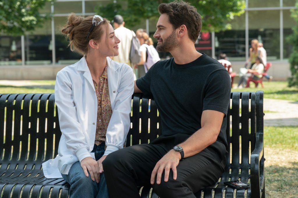 Lili Reinhart and Tom Bateman in 'The Love Hypothesis' (2026)