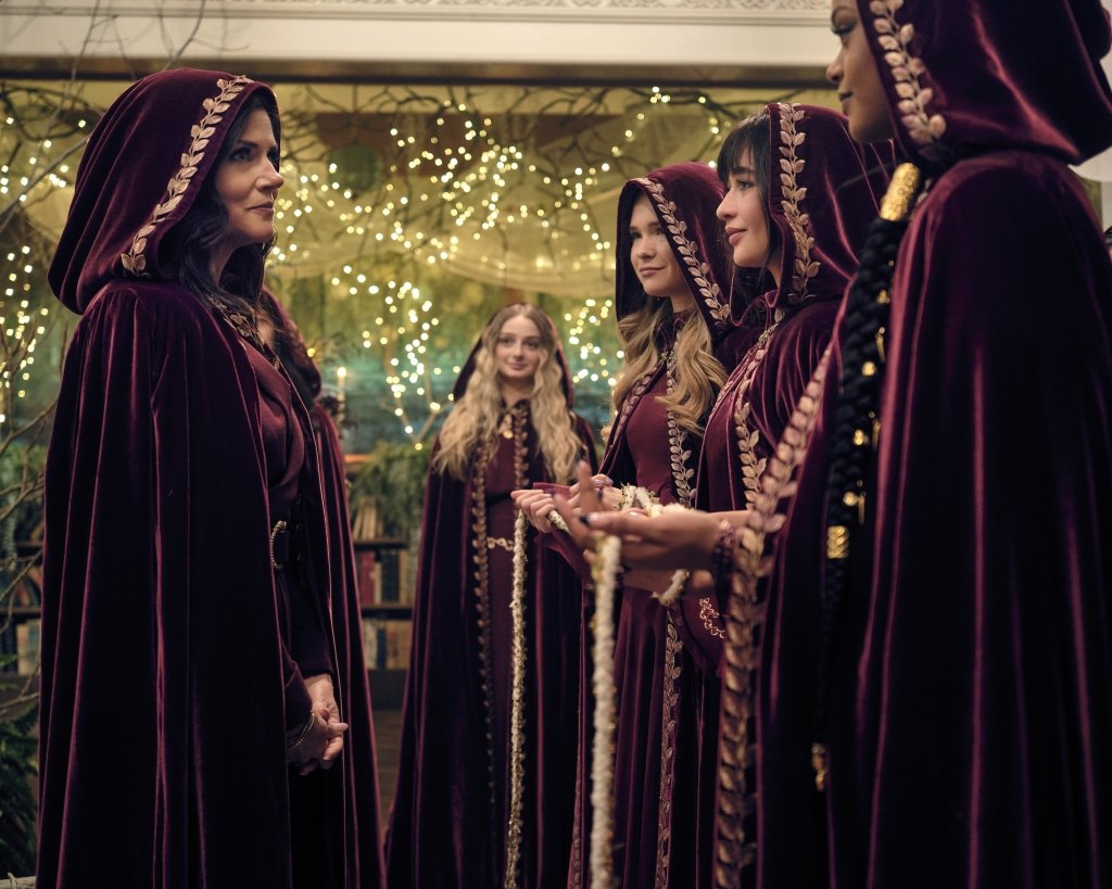 Tiffani Thiessen, Ora Duplass, Malina Pauli Weissman and Jordan Leftwich in 'Coven Academy'