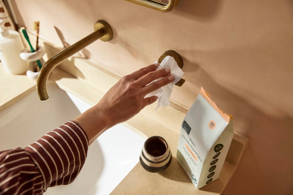BIOM Disinfecting Bathroom wipes