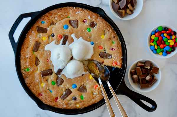 Leftover Halloween Candy Skillet Cookie3_Kelly Senyei