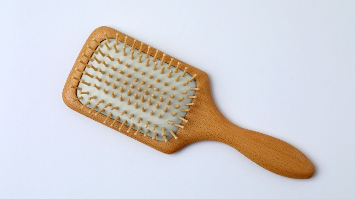 The 3 Best Dollar Tree Hairbrushes for Thinning Hair—Detangle Without Breakage f...