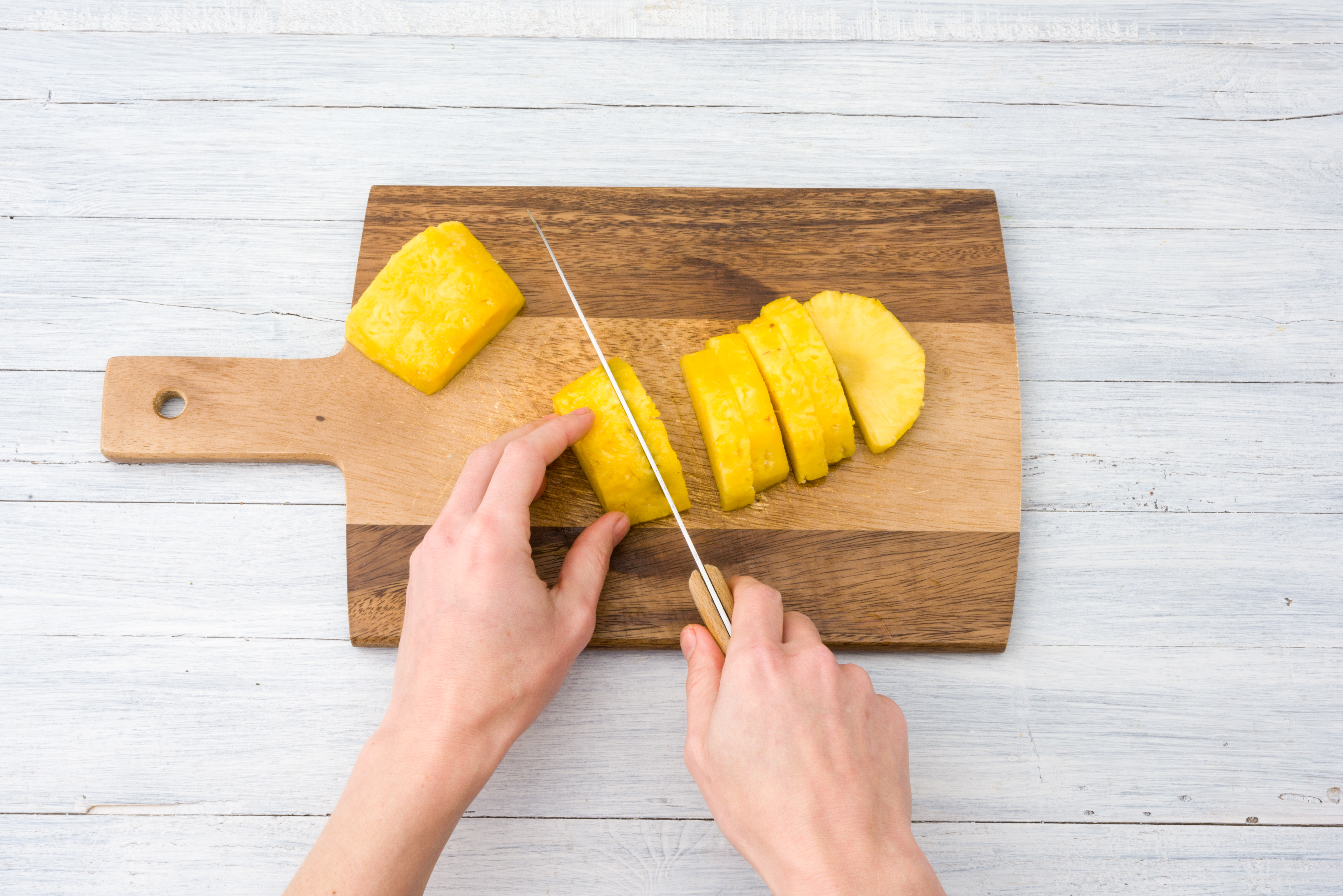 how to cut pineapple chunks