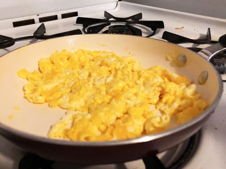 scrambled eggs with mayo